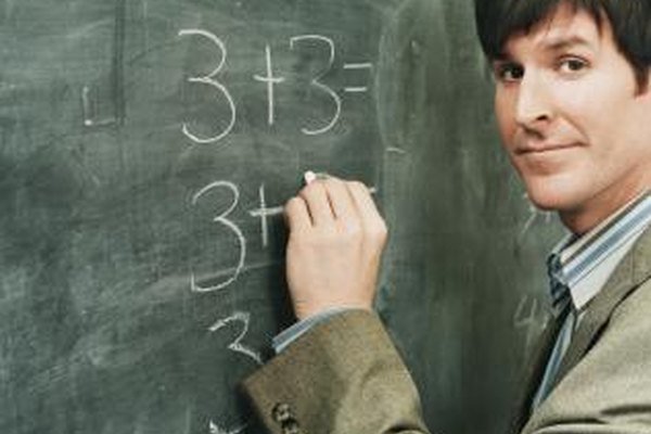 Digital Vision./Digital Vision/Getty Images Los profesores de matemática utilizan una variedad de métodos de enseñanza para trasmitir conocimientos.