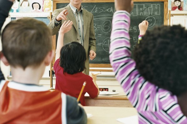 El maestro es determinante en la vida de niños y jóvenes.