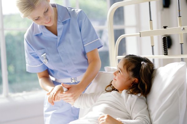 La paciencia y la dedicación son dos cualidades que una enfermera pediátrica debe poseer.