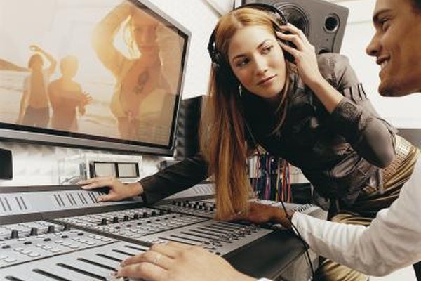 Digital Vision./Digital Vision/Getty Images Registra tu compañía discográfica como un negocio con tu estado y con las organizaciones que ayudan a las disqueras a hacer negocios.