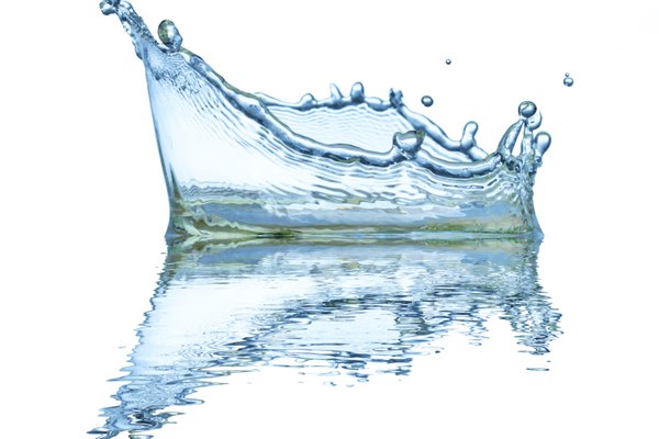 La viscosidad es una medida de la resistencia a fluir de una sustancia. En la imagen se aprecia la baja viscosidad del agua.