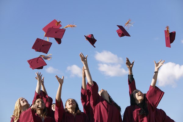 Obtener un diploma de preparatoria te abrirá más oportunidades en la vida.