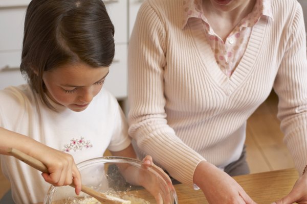 Seguir adecuadamente la receta de la torta ayuda a evitar que se caiga la misma.