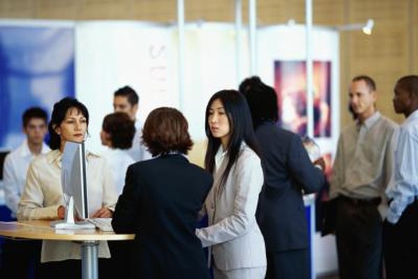 Ciaran Griffin/Stockbyte/Getty Images Piensa acerca de las razones por qué la gente asiste a las conferencias cuando estés planificando tu comercialización.
