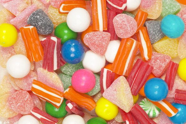 Utiliza dulces para explicar los conceptos de oferta y demanda.