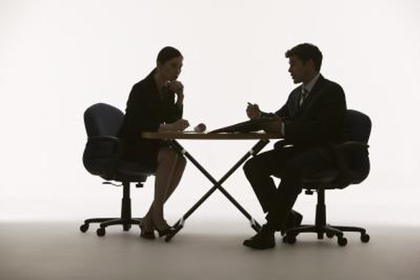 Comstock Images/Comstock/Getty Images Sé optimista, positivo y profesional en tu entrevista para un cargo en el área de relaciones públicas.