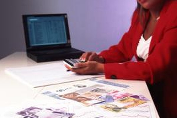 John Foxx/Stockbyte/Getty Images Algunas ofertas de empleo para graduados en economía incluyen en el gobierno, organizaciones sin fines de lucro, colegios y universidades.