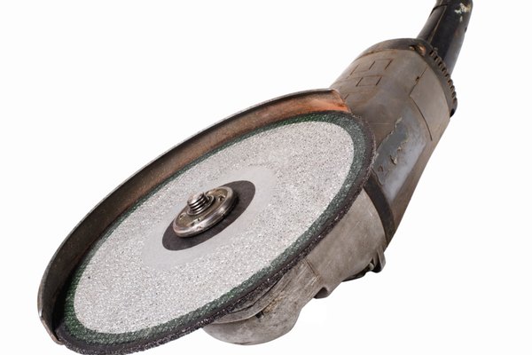Una amoladora con el disco apropiado puede amolar fácilmente el tungsteno.
