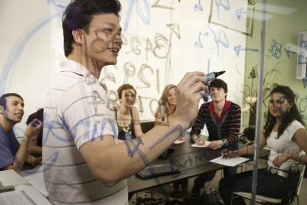 Patrick Ryan/Digital Vision/Getty Images El investigador R. Meredith Belbin descubrió que son nueve las funciones en un equipo mediante un estudio que realizó en el Henley Management College.