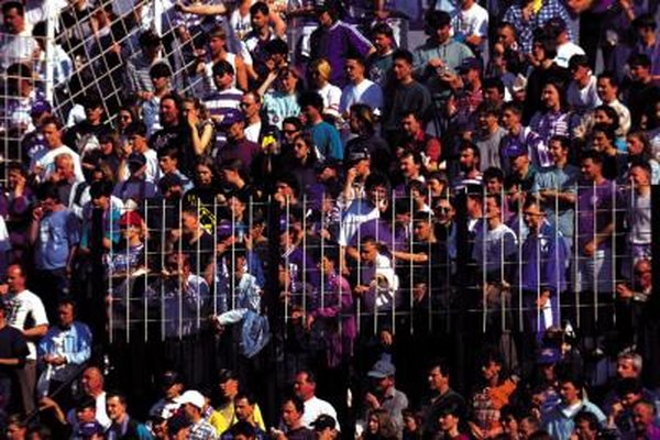 John Foxx/Stockbyte/Getty Images Las propuestas de comercialización para el rubro deportivo deberían incluir un análisis de la audiencia.