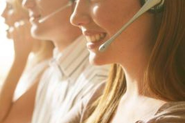 Goodshoot/Goodshoot/Getty Images Cualquier persona que trata directamente con los clientes es considerado un empleado de front office.