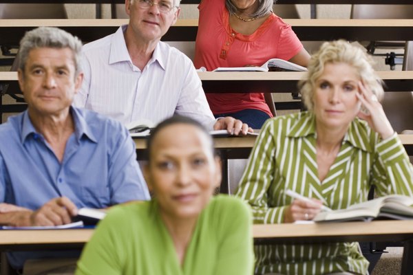 Haz la mayoría del ejercicio y pídele a los alumnos que también identifiquen el uso de la transición entre los subtemas por parte del escritor.