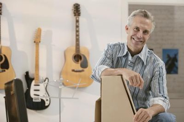 Comstock/Comstock/Getty Images A los dueños de pequeñas empresas comúnmente no se les requeire que paguen el impuesto de seguro de desempleo estatal.