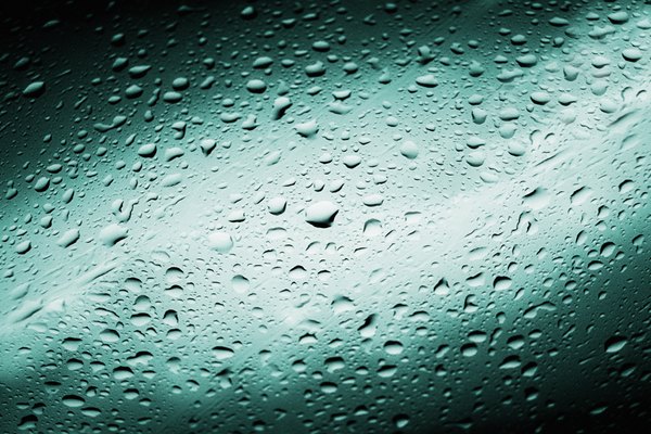 En un frasco de vidrio, el oxígeno líquido aparecerá azul.