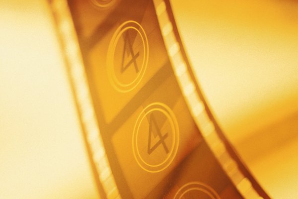 Un video con fotografías es una gran idea para entretener a tus invitados.