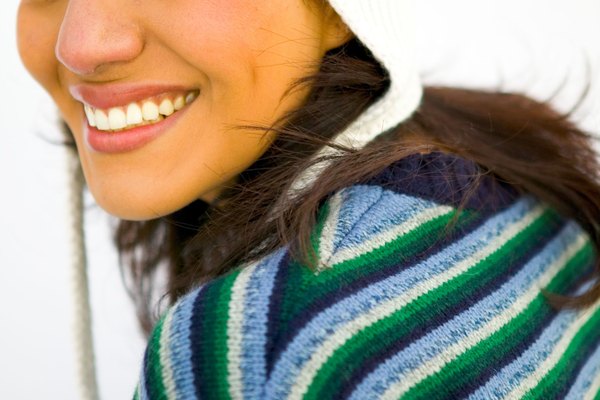 La capucha es un gorro muy fácil de tejer y muy moderno.