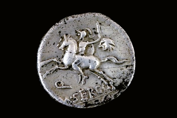 Moneda romana de plata del año 116 a.C. de Demarius republicano de M. Sergius Silus