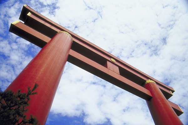 La estética de la pintura japonesa tiene mucho que ver con el sintoísmo y su posterior fusión o coexistencia con el budismo.