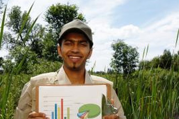 Jupiterimages/Photos.com/Getty Images Los salarios en ciencias ambientales varían ampliamente en función del sector geográfico y del empleo.