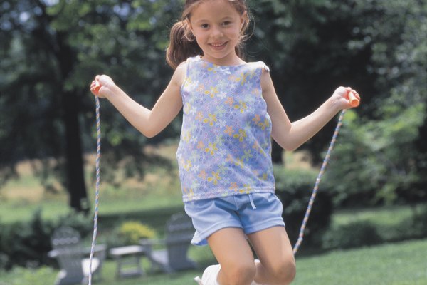 Saltar la cuerda es un gran ejercicio para los niños.