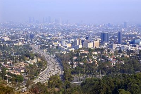 Thinkstock Images/Comstock/Getty Images La contaminación del aire continuada puede hacer necesario más terapeutas respiratorios en el futuro.