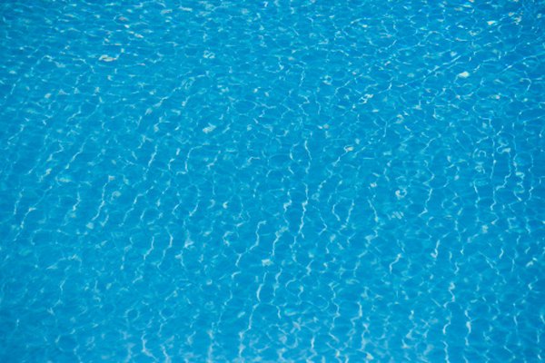 Muchos alguicidas de uso común en piscinas de natación contienen sulfato de cobre.