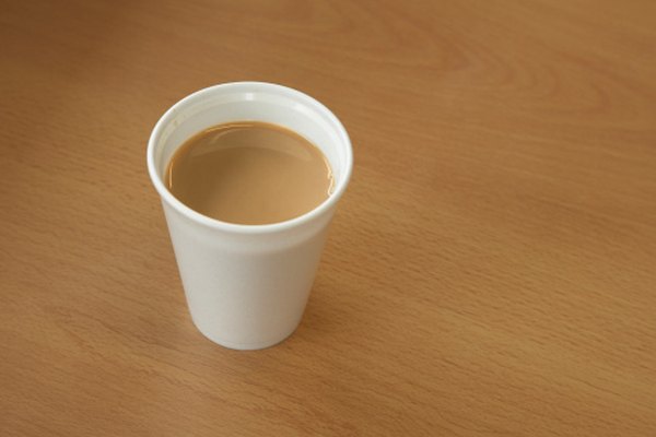 El café se vende con frecuencia en vasos de espuma de poliestireno.