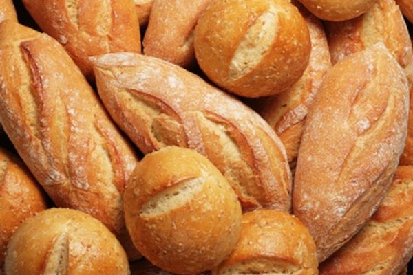 Existen muchas especies beneficiosas y comestibles de moho, algunas de las cuales figuran en la producción de pan.