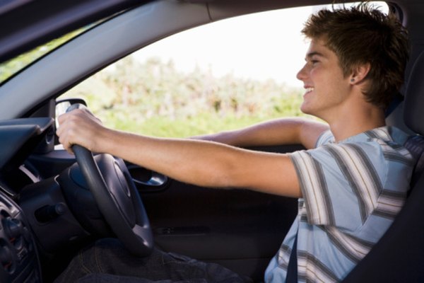 Algunos sugieren que aumentar la edad legal para conducir a 18 haría a los caminos más seguros para todos.