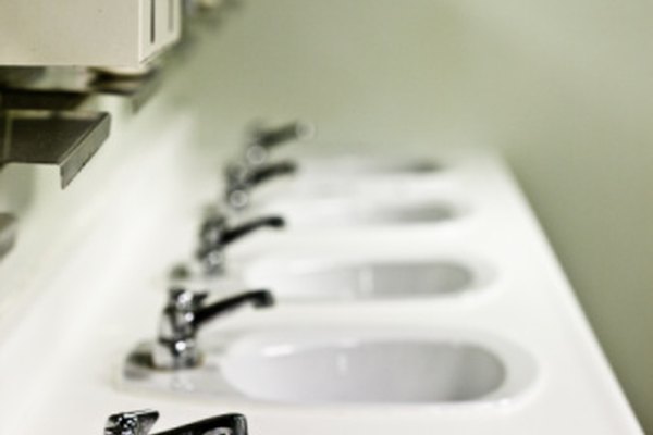 Los grifos son una fuente fácil y barata de agua en la escuela o el hogar.