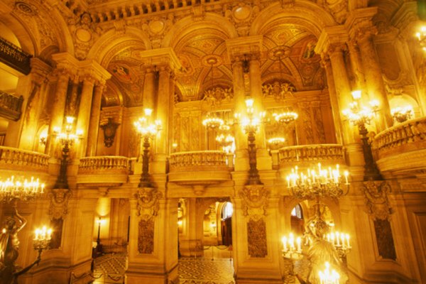 El Opera de París es el fondo de las actividades fantasmagóricas en la famosa novela de Gastón Leroux.