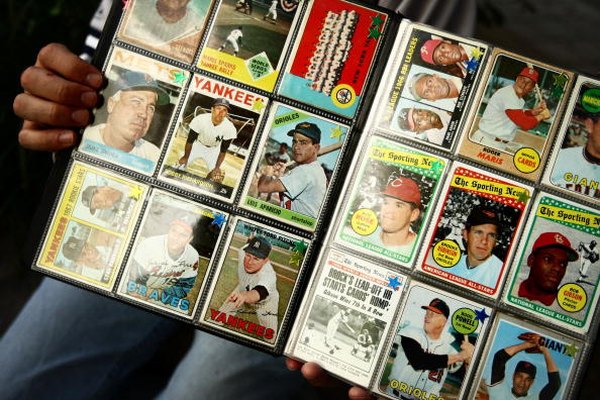 Algunas tarjetas de béisbol valen una gran cantidad de dinero.