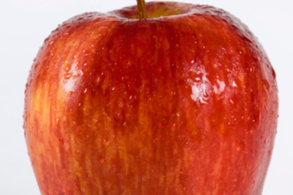 El color dominante del fruto debe ser pintado en primer lugar. Utiliza el cepillo más grande.