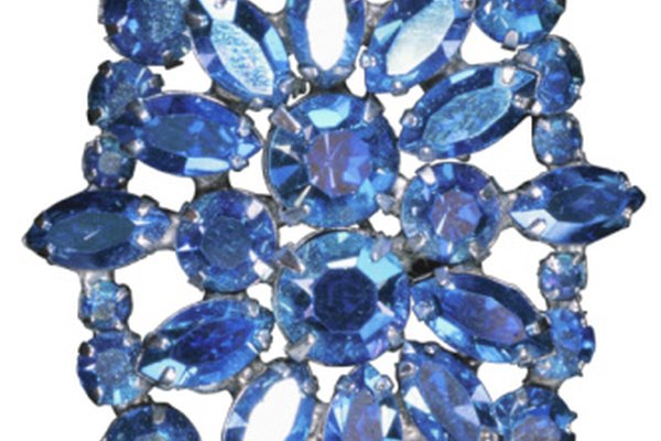 La aguamarina es un popular cristal para usar en la creación de joyería.