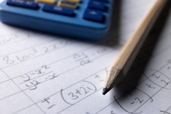 Un chico de noveno grado puede utilizar distintas lecciones para aprender álgebra.