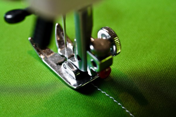 La tensión correctamente ajustada producirá puntadas uniformes en ambos lados de la tela.