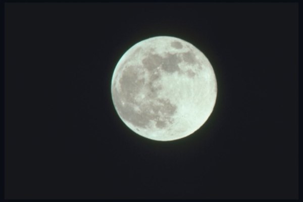 Un móvil te permite demostrar por qué vemos la luna llena en ciertos momentos.