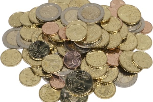 Puedes aprender a doblar cualquier moneda con este truco de magia.