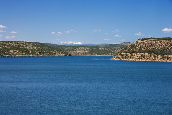 Otro término para el agua de un lago es agua