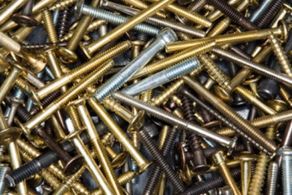 Tornillos de maquinaria tienen una amplia variedad de tipos para diferentes propósitos.