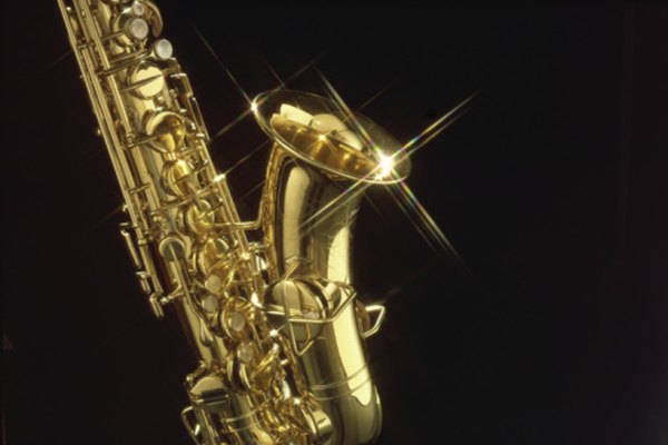 Haz un saxofón tridimensional con materiales simples.