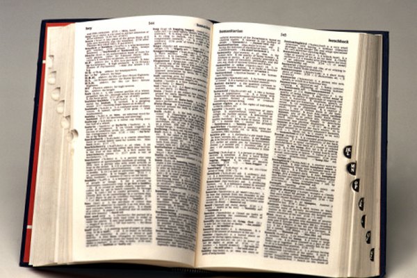 El diccionario es la mejor referencia para buscar el plural de una palabra en singular.