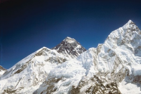Las Himalayas son montañas vastas que se encuentran en Asia.