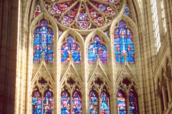 Los vitrales desempeñaron diversas funciones en la arquitectura gótica.