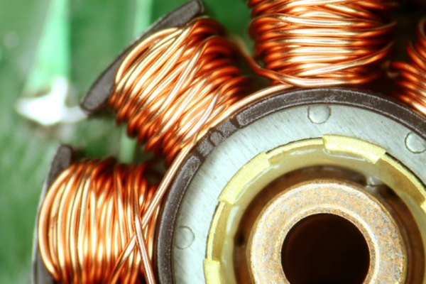 Un cable de cobre conduce la electricidad con mayor eficacia en comparación a un cable de aluminio.
