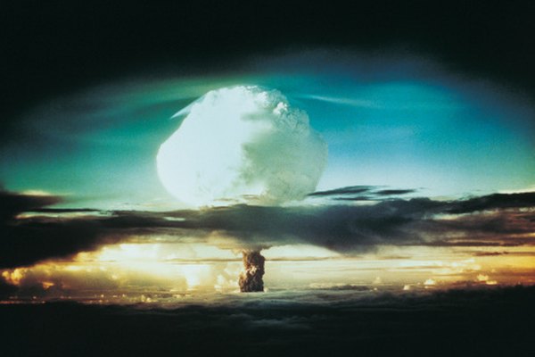 Tanto las reacciones de fisión como de fusión son opciones para bombas nucleares.