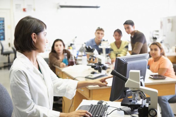 Los profesores de química a menudo tienen clases en laboratorios.