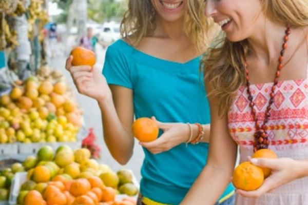 Las frutas contienen semillas que las plantas utilizan para reproducirse.
