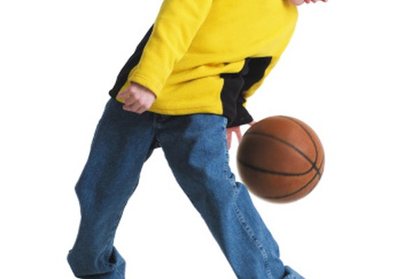 Juegos de pelota combinan diversión y ejercicio para niños activos.
