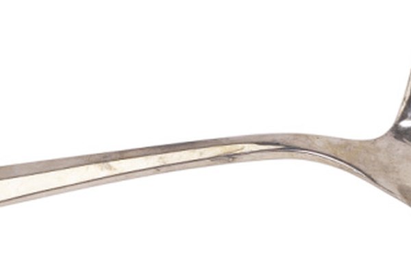 Las cucharas de plata de ley coleccionables pueden ser parte de un juego de cubiertos de plata fina.